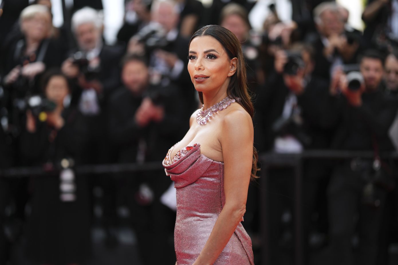 H Eva Longoria έκοψε τα μαλλιά της και πέταξε 15 χρόνια από πάνω της-Το τέλειο κούρεμα για γυναίκες άνω των 50