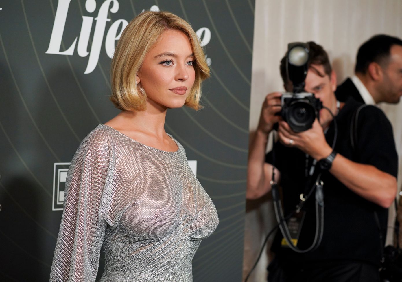 Γιατί οι γυναίκες της Gen Z δε φοράνε σουτιέν και για ποιούς λόγους αυτό κακοφαίνεται στις μεγαλύτερες γενιές;