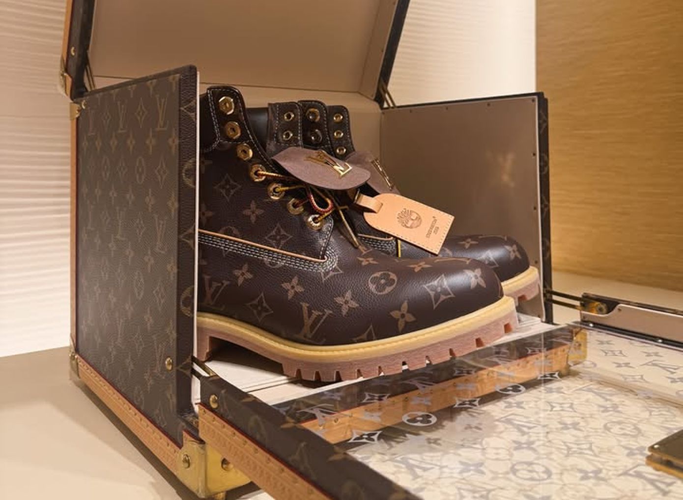 73.000 ευρώ για ένα ζευγάρι μποτάκια; Κι όμως ναι αν μιλάμε για Louis Vuitton x Timberland