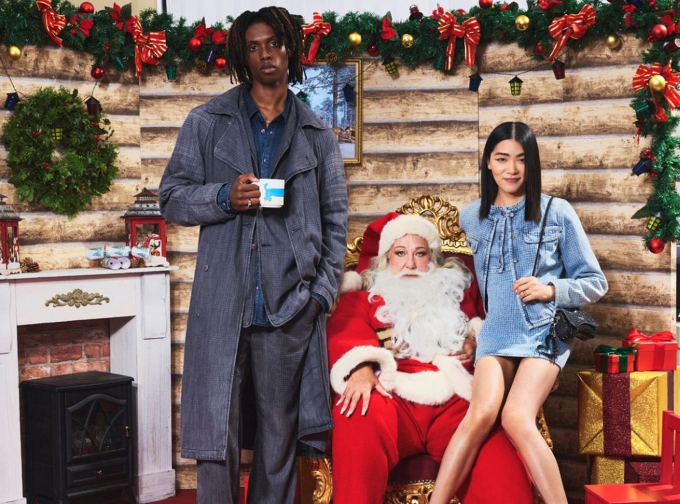 O (ή μάλλον η) Άγιος Βασίλης στη χριστουγεννιάτικη καμπάνια της Diesel φοράει τακούνια