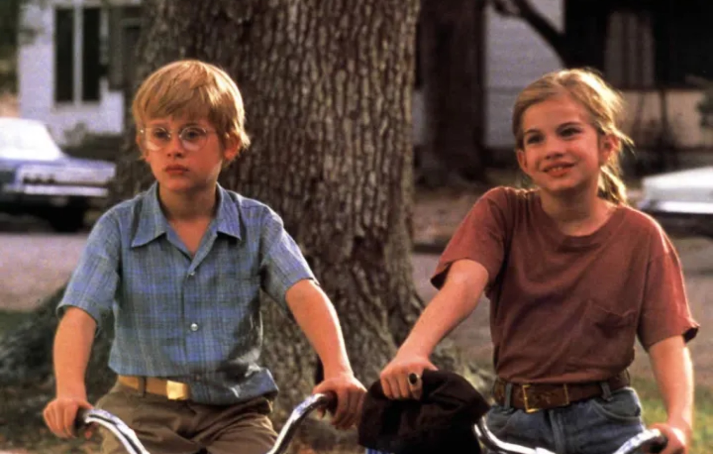 Ο Μακόλεϊ Κάλκιν αποκάλυψε πώς γυρίστηκε η τρομακτική σκηνή με τις μέλισσες στην ταινία «Το κορίτσι μου» &#8211; «Δεν θα γινόταν σήμερα»