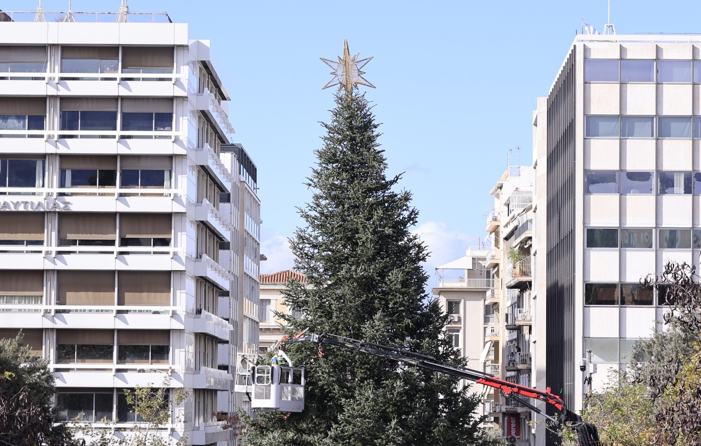 Η Αθήνα ανάβει αύριο το χριστουγεννιάτικο δέντρο της