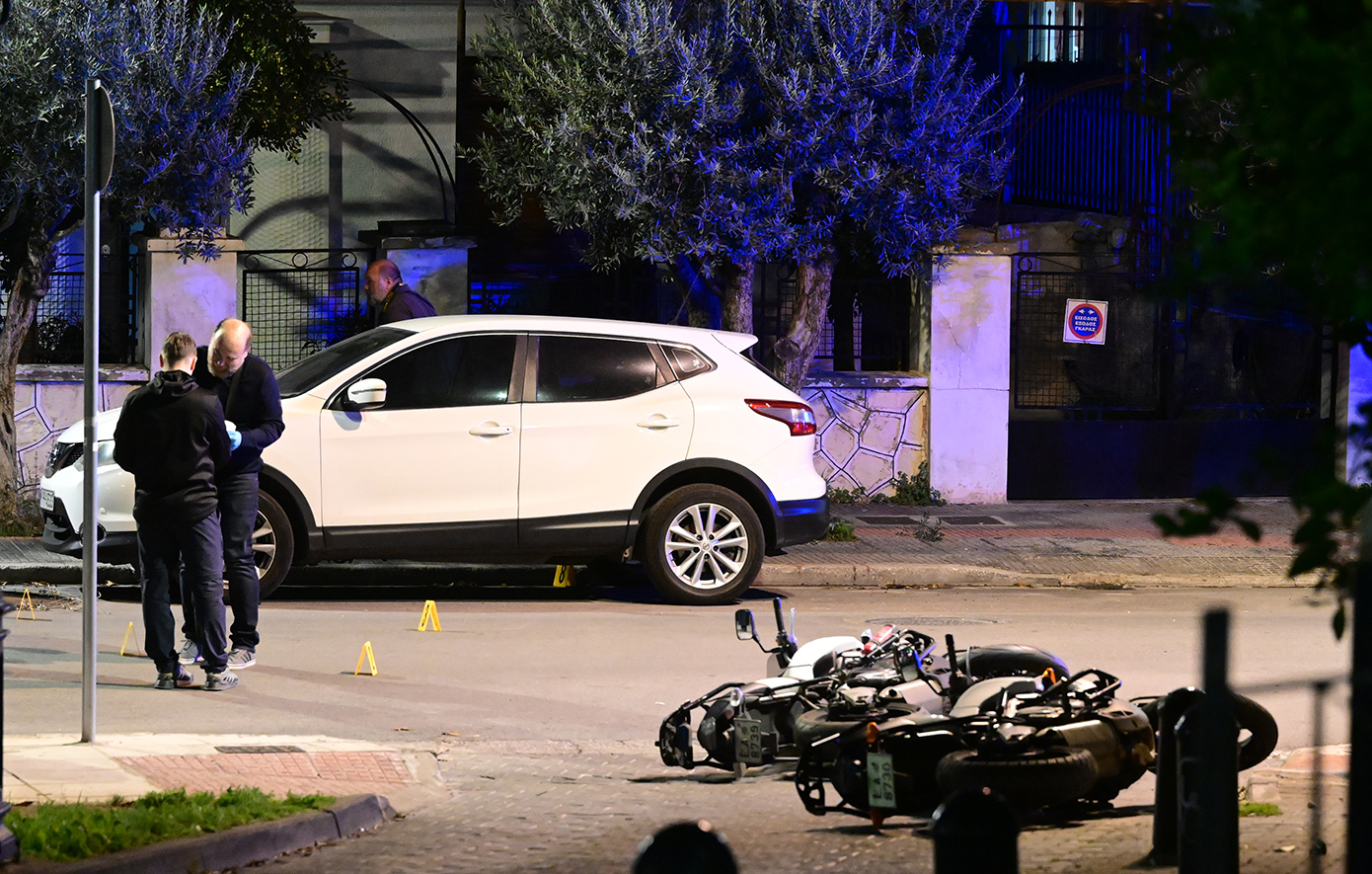 Άφαντοι οι διαρρήκτες που τραυμάτισαν τρεις αστυνομικούς στον Άγιο Δημήτριο