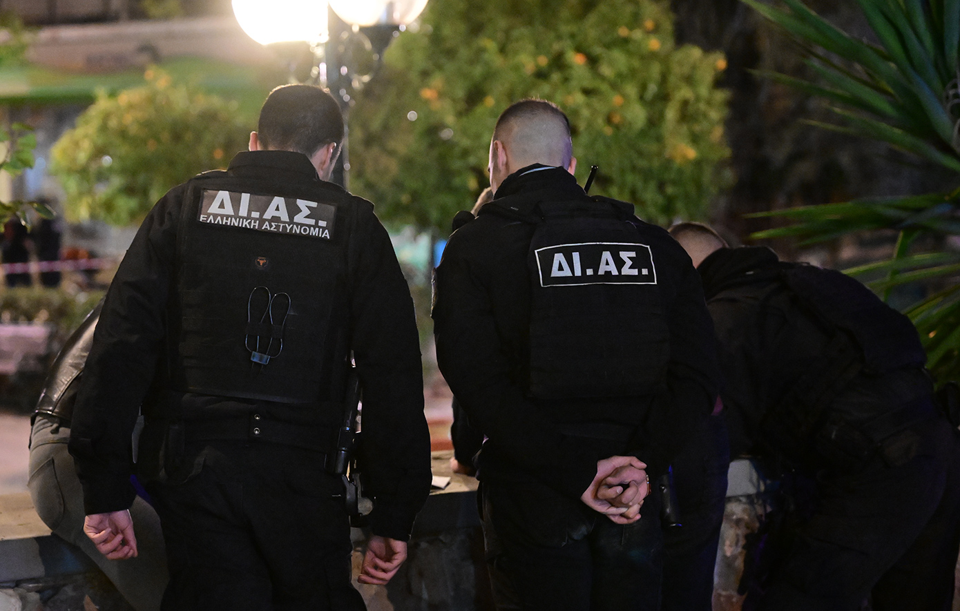 Άφαντοι οι διαρρήκτες που τραυμάτισαν τρεις αστυνομικούς στον Άγιο Δημήτριο