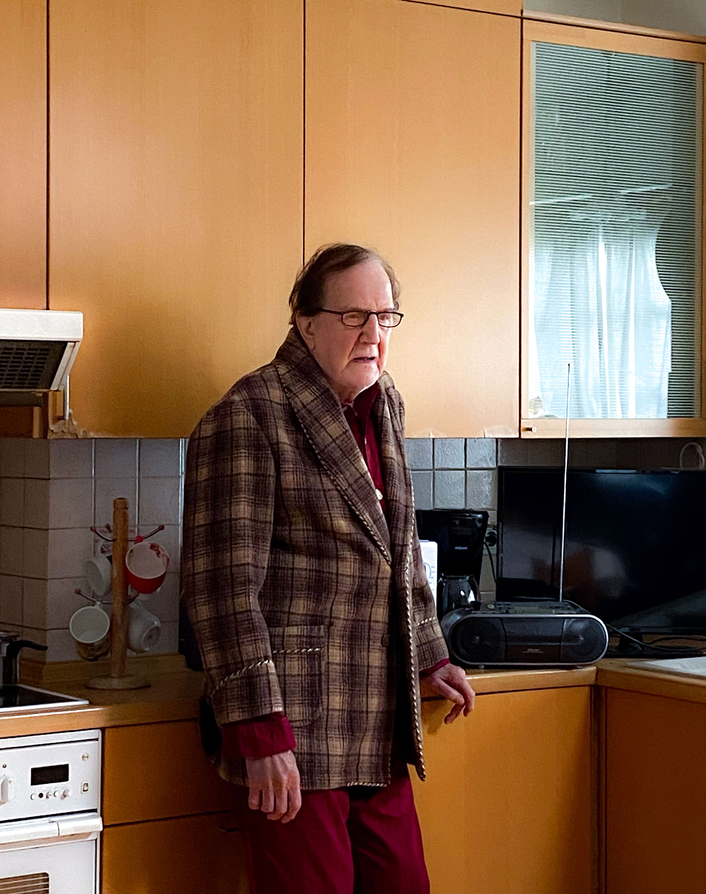 Ο σημαντικός, διαχρονικός Γιώργος Κωνσταντίνου δίνει πνοή στον Αριστείδη Θανούλη και γίνεται κομμάτι του παζλ της ιστορίας του «Δικαστή».