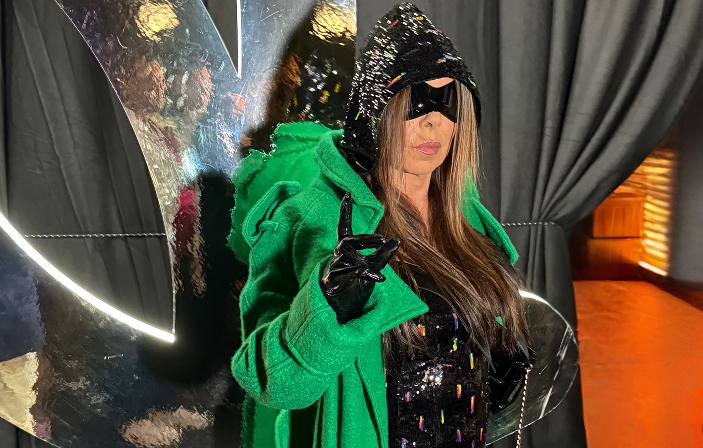 Άντζελα Δημητρίου: Η εκκεντρική εμφάνιση στο σόου του Πάρη Βαλταδόρου &#8211; Δείτε τις φωτογραφίες