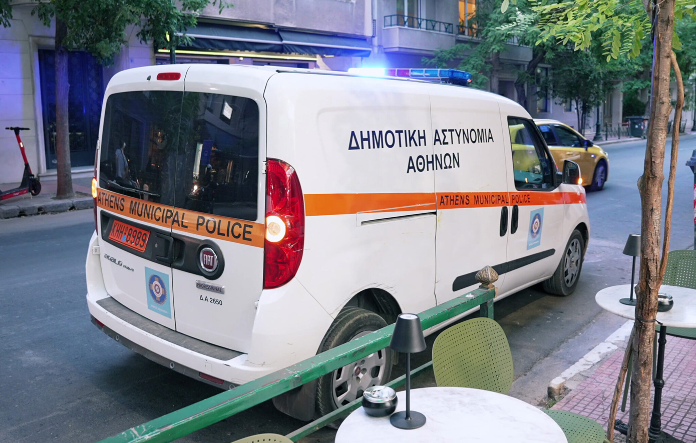 Νέες σφραγίσεις καταστημάτων για αυθαίρετη χρήση κοινόχρηστου χώρου στον δήμο Αθηναίων