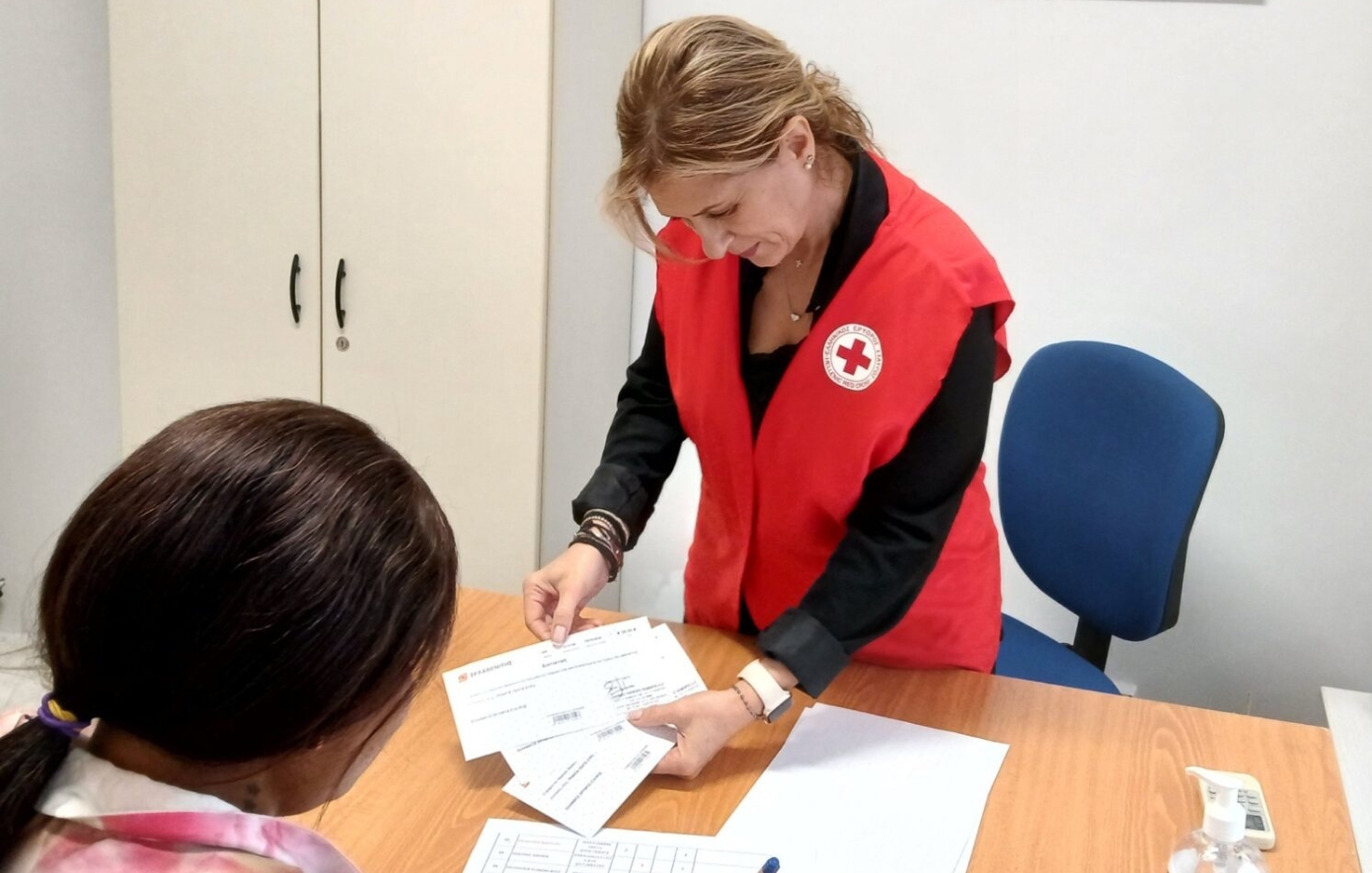 Ο Ελληνικός Ερυθρός Σταυρός δίνει οδηγίες προστασίας σε γυναίκες-θύματα βίας