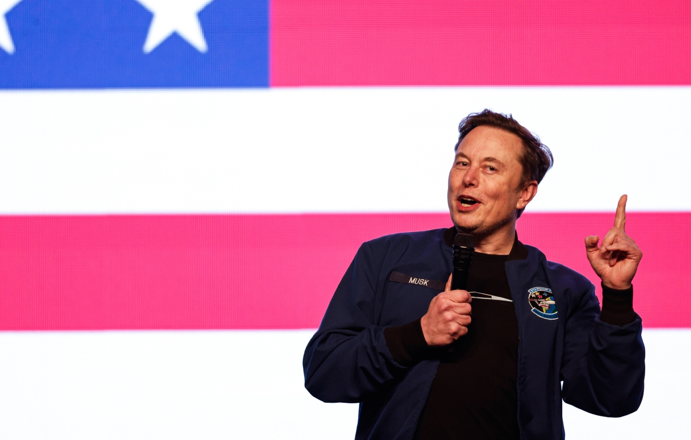 Ο Μασκ προτρέπει τους Νεοϋορκέζους να στηρίξουν τον Κουόμο και ειρωνεύεται τον Μαμντάνι: «Μην ψηφίσετε τον Μουμντούμι ή όπως τον λένε»