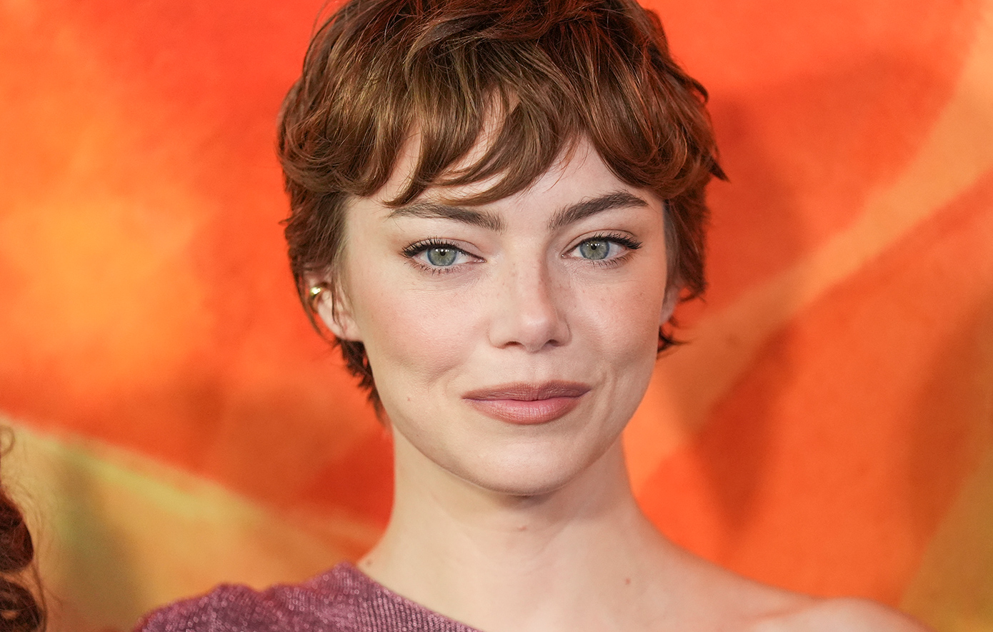 Χειμώνας 2026: Τα μαλλιά «επιστρέφουν» με όγκο, κίνηση και ρετρό γοητεία