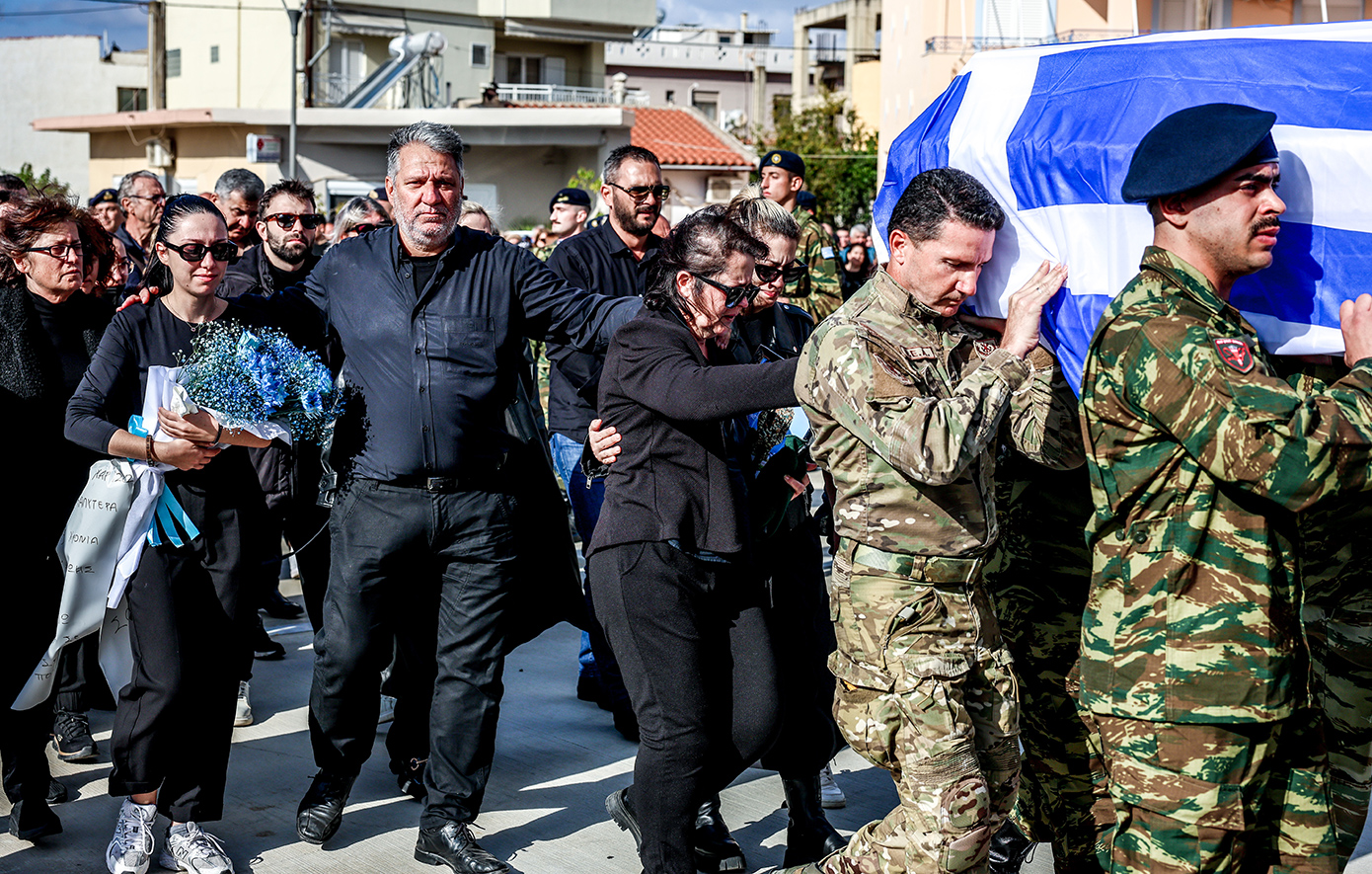 Βουβός πόνος στο Ηράκλειο για τον 19χρονο που έχασε τη ζωή του στο πεδίο βολής της Ρόδου &#8211; Αυτήν την ώρα η κηδεία του