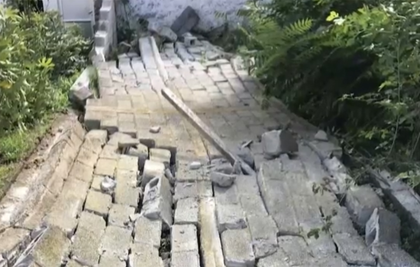 Υπό τον φόβο κατολισθήσεων ζουν οι κάτοικοι στα Βαλτόνερα Φλώρινας &#8211; «Αν η πολιτεία δεν κηρύξει απαλλοτρίωση πώς θα φύγουν οι άνθρωποι από εκεί;»