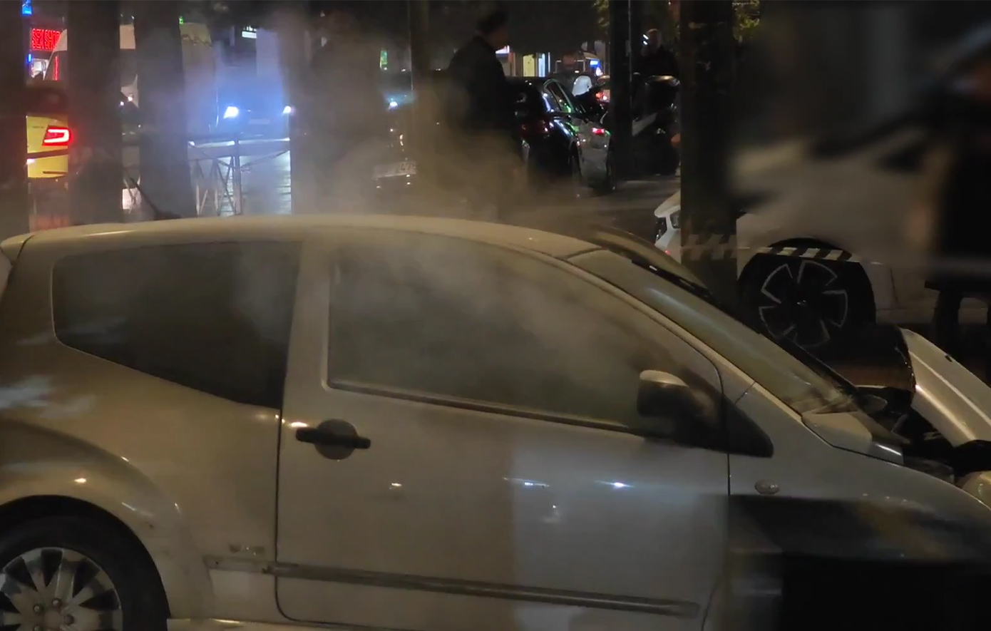 Φωτιά σε αυτοκίνητο στη Συγγρού: Κλειστή η Πετμεζά, αυξημένη η κίνηση στους δρόμους