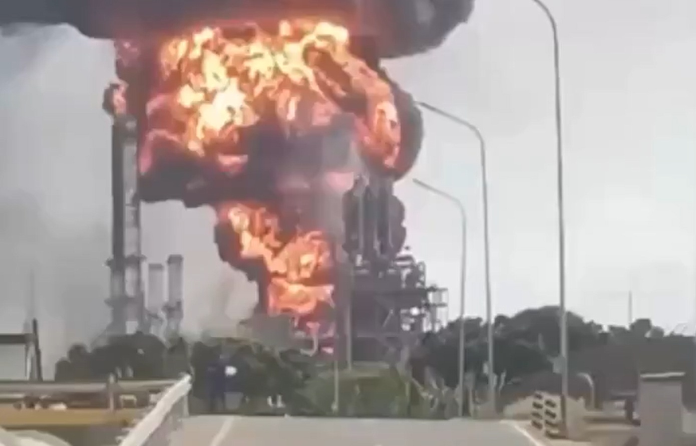 Φωτιά σε διυλιστήριο στην ανατολική Βενεζουέλα – Δεύτερο περιστατικό αυτόν τον μήνα