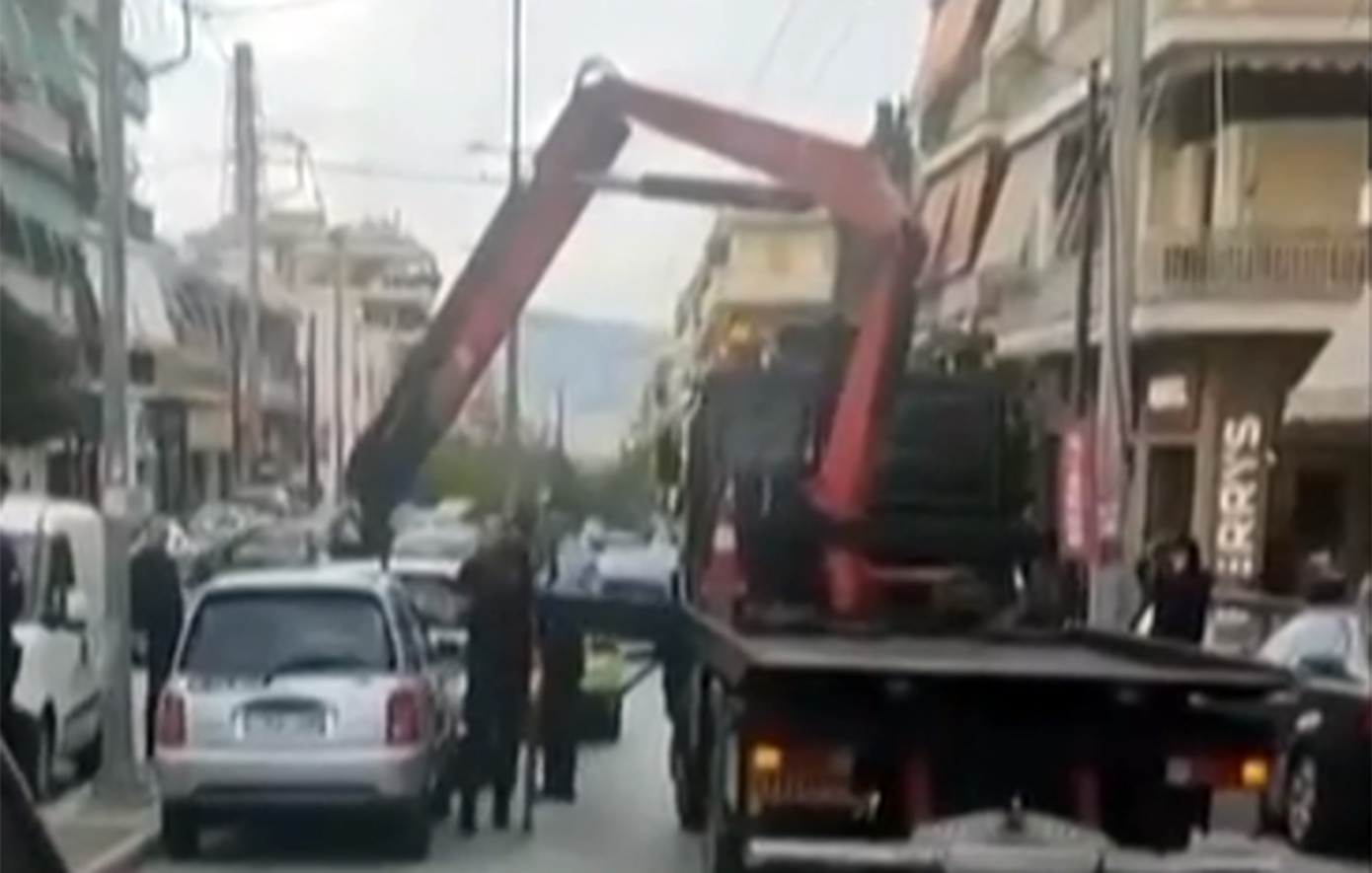 Αυτοκίνητο αναποδογυρίστηκε μετά από πρόσκρουση στο Γαλάτσι