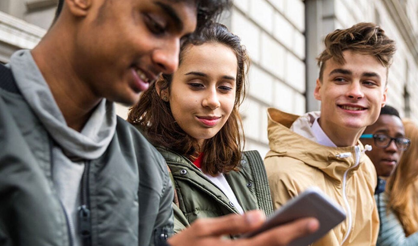Bank of America: Η Gen Z αποταμιεύει λιγότερο από κάθε άλλη γενιά, αλλά συνεχίζει να ξοδεύει