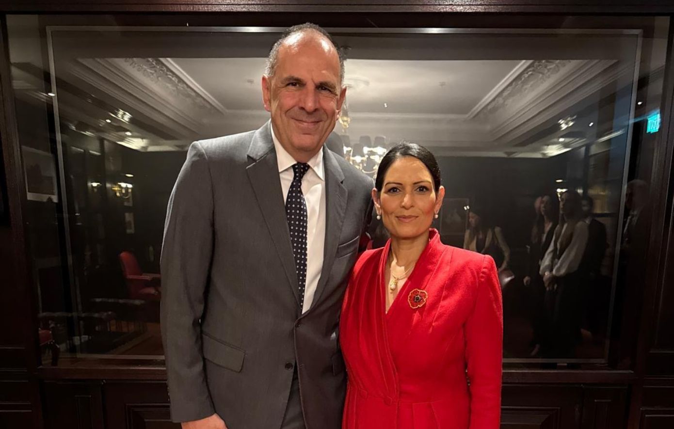 Με τη Βρετανίδα βουλευτή Ντέιμ Πατέλ συναντήθηκε ο Γεραπετρίτης: Στο επίκεντρο οι διαχρονικές σχέσεις των δύο χωρών