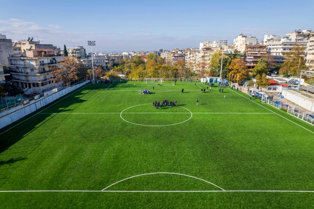 Παραδόθηκε το αναβαθμισμένο γήπεδο ποδοσφαίρου στην Τριανδρία Θεσσαλονίκης