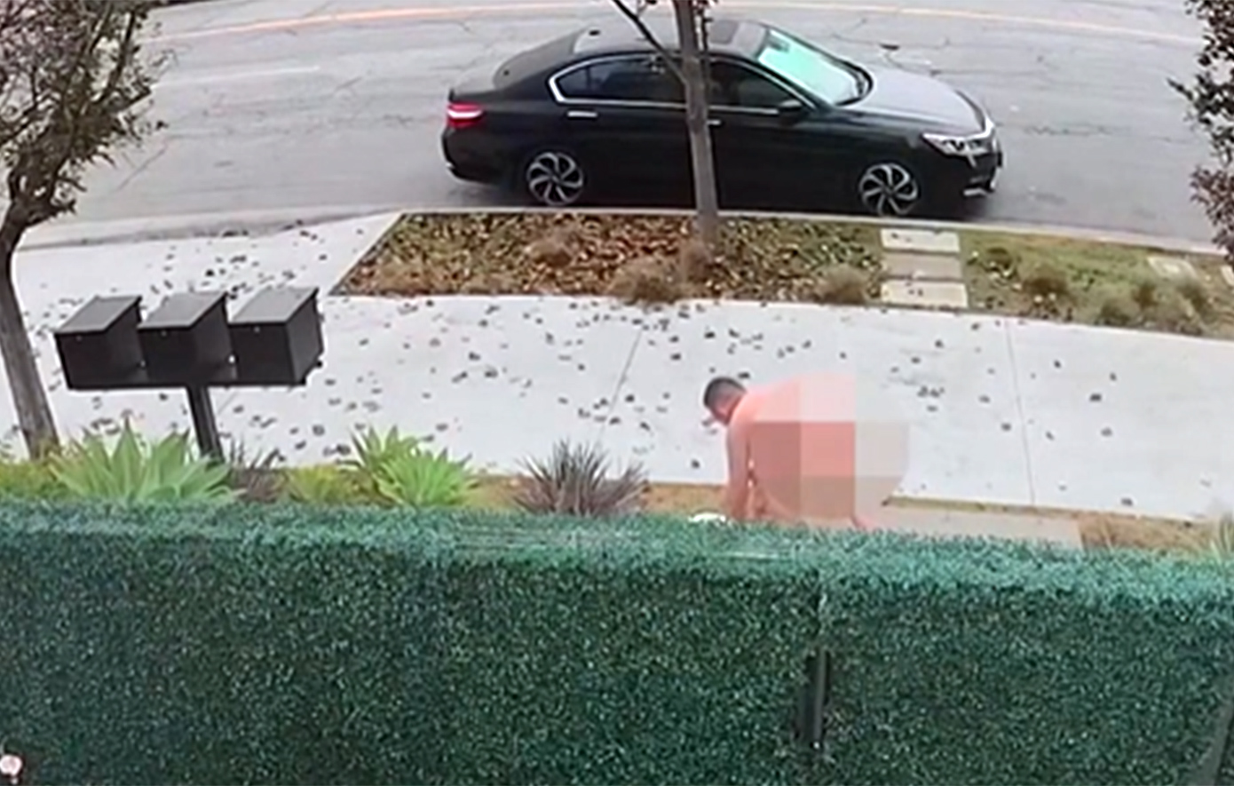 Απόλυτη τρέλα με γυμνό άνδρα που έσπασε τα πόδια βετεράνου πολέμου και εκείνος απάντησε με τρεις πυροβολισμούς