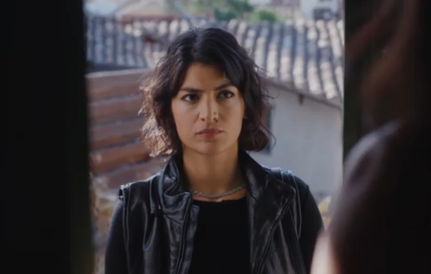 «Η γη της ελιάς»: Η εμφάνιση της Χριστιάνας, ύστερα από 10 χρόνια σιωπής, φέρνει αναστάτωση