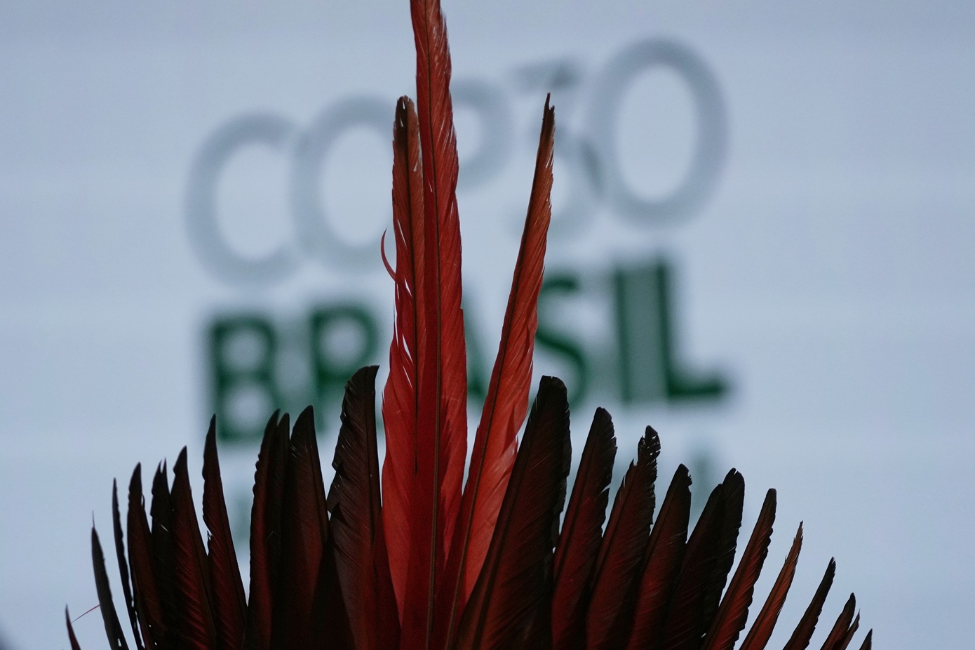 Εισβολή διαδηλωτών στην Σύνοδο Κορυφής για το Κλίμα – Συγκρούστηκαν με τους φύλακες ασφαλείας