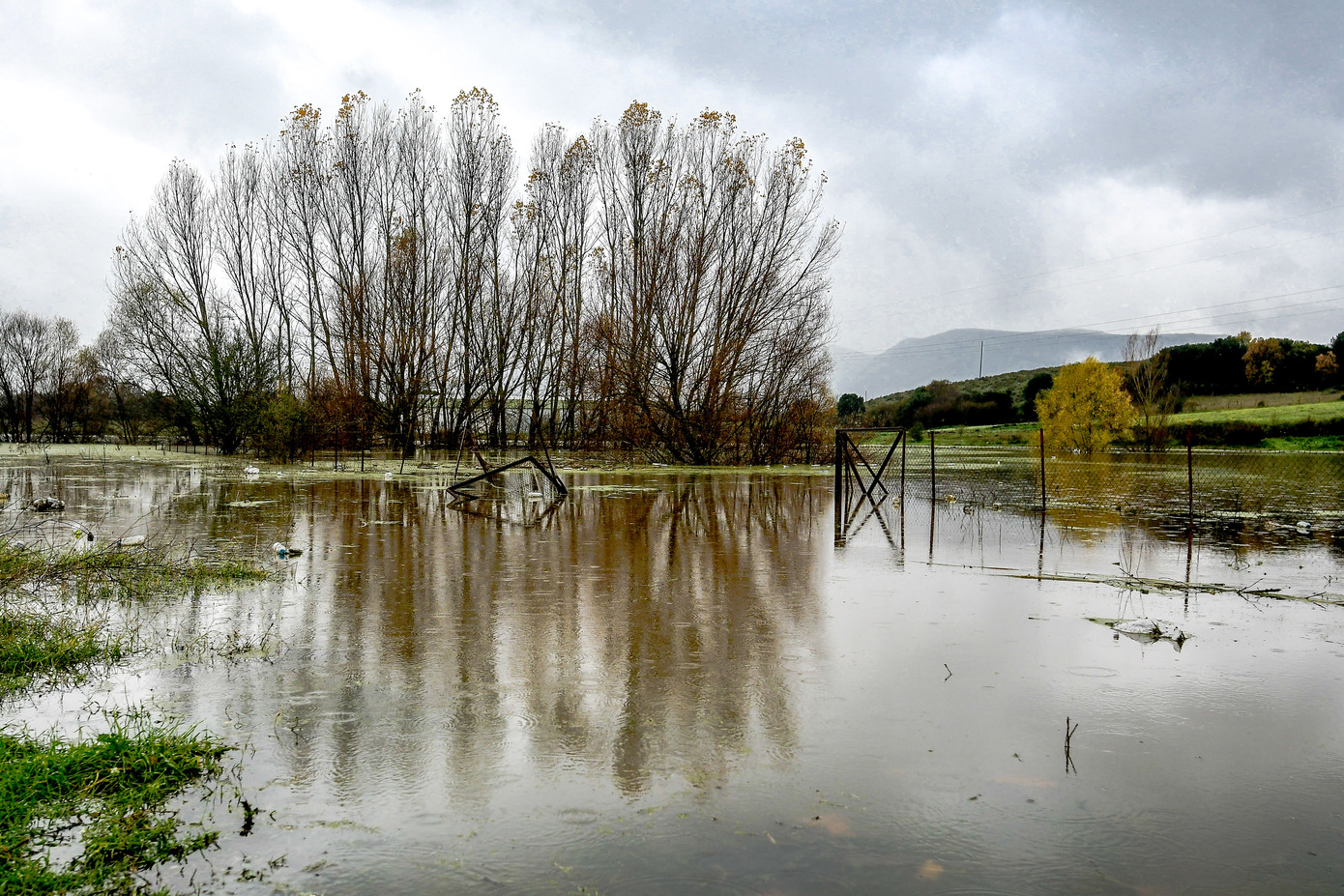 Κατά 18 εκατ. ανέβηκε η στάθμη στη λίμνη της Καστοριάς &#8211; Αποκατάσταση των αναχωμάτων του ποταμού ενόψει του κύματος κακοκαιρίας