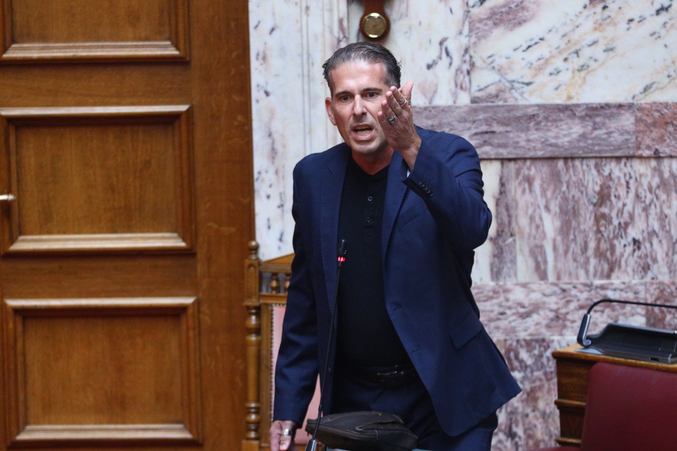 Νέα ανάρτηση του Διαμαντή Καραναστάση: «Και πολύ κάθισα»