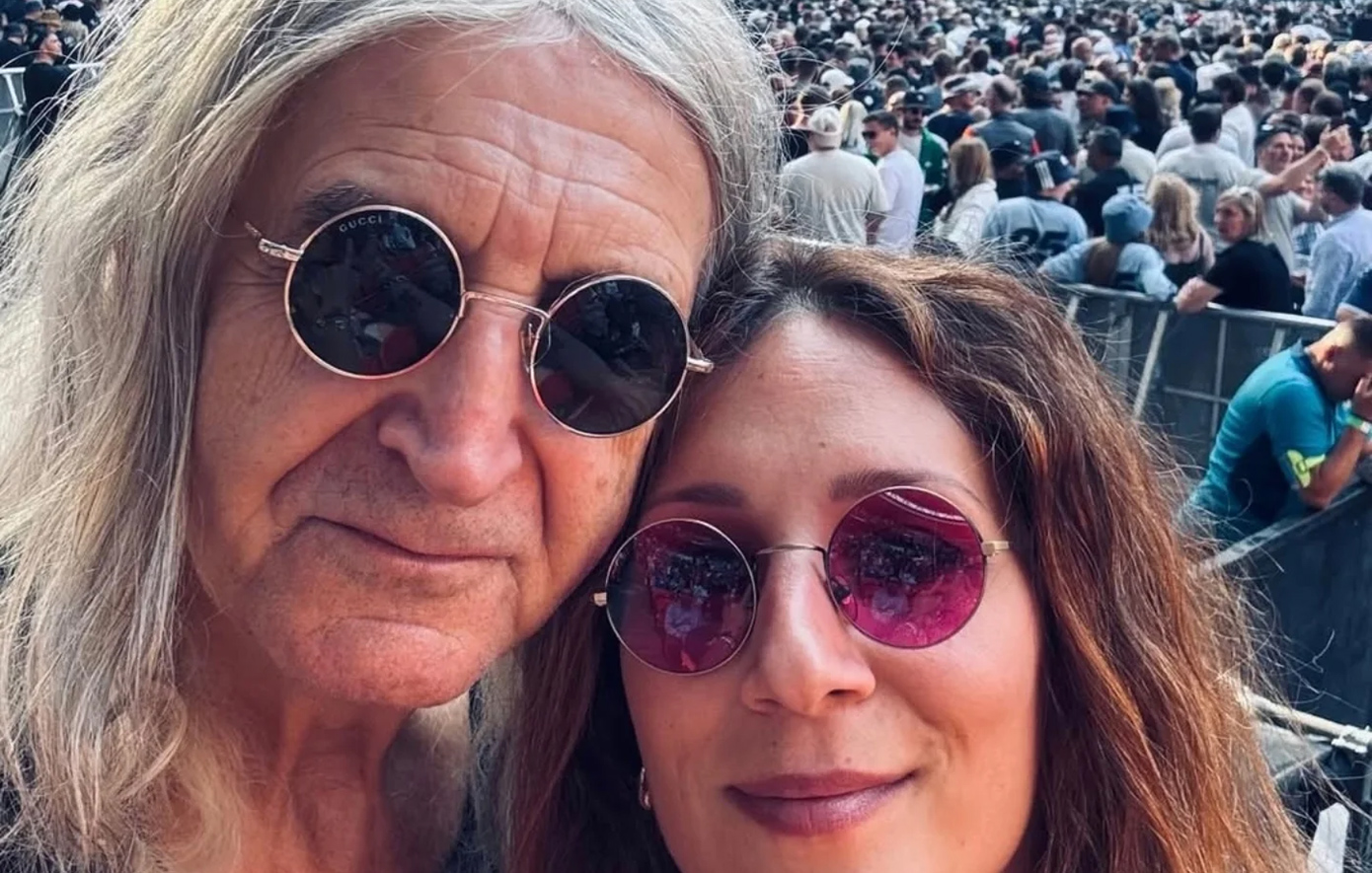 Ο Νίκος Καρβέλας παίζει πιάνο με τον τρίχρονο γιο του &#8211; Το βίντεο της Έλενας Φερεντίνου