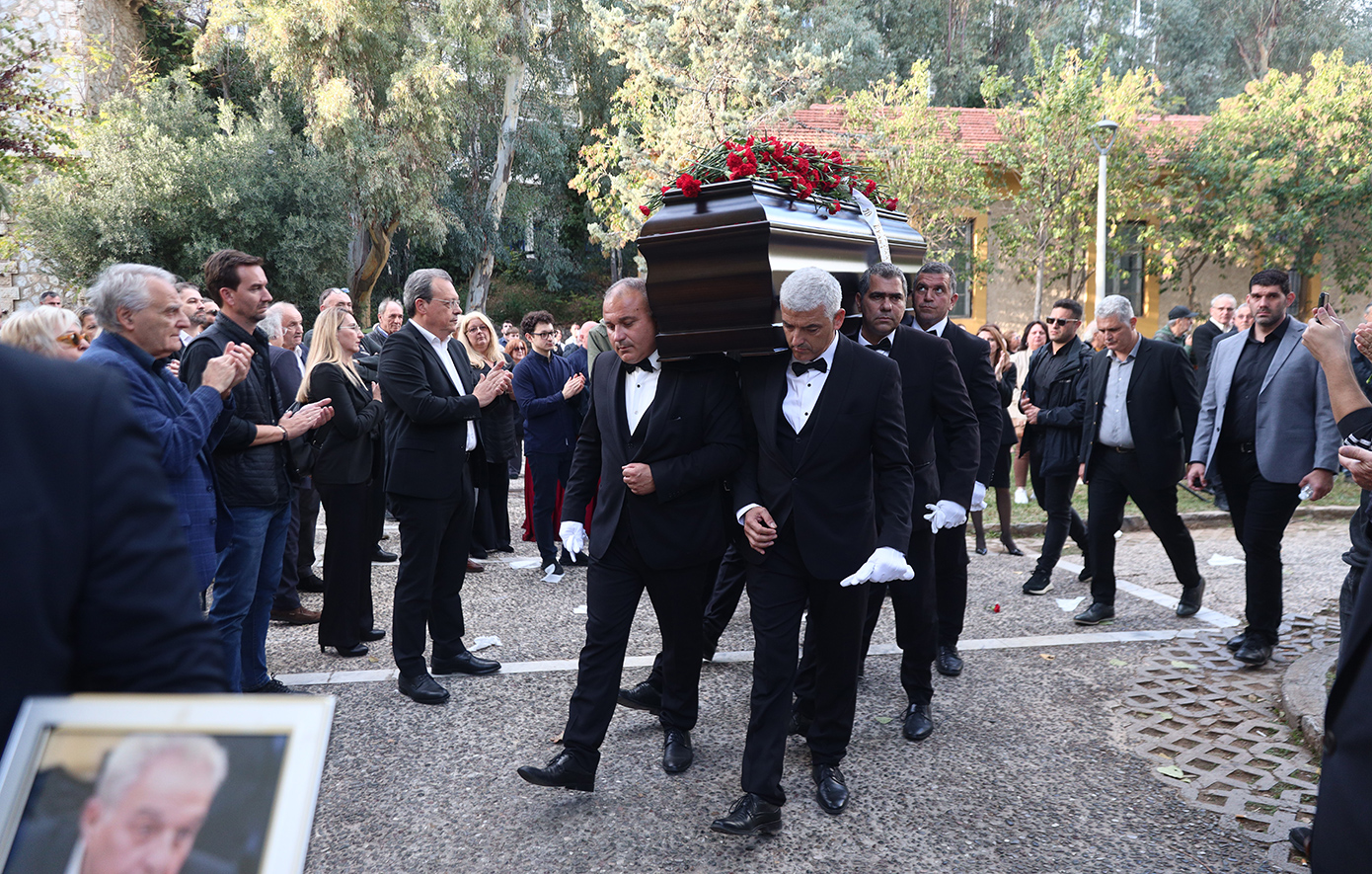 Θλίψη και συγκίνηση στην κηδεία του Αλέκου Φλαμπουράρη Θλίψη και συγκίνηση στην κηδεία του Αλέκου Φλαμπουράρη