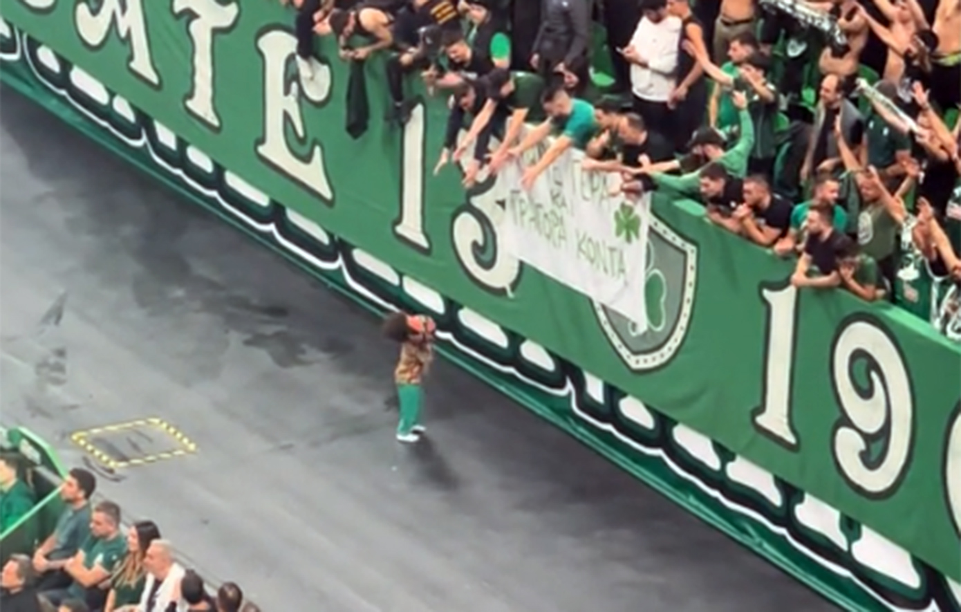 Έκλεψε τις εντυπώσεις στο ΟΑΚΑ ο μικρός Λεσόρ &#8211; Το παιχνίδι με την εξέδρα