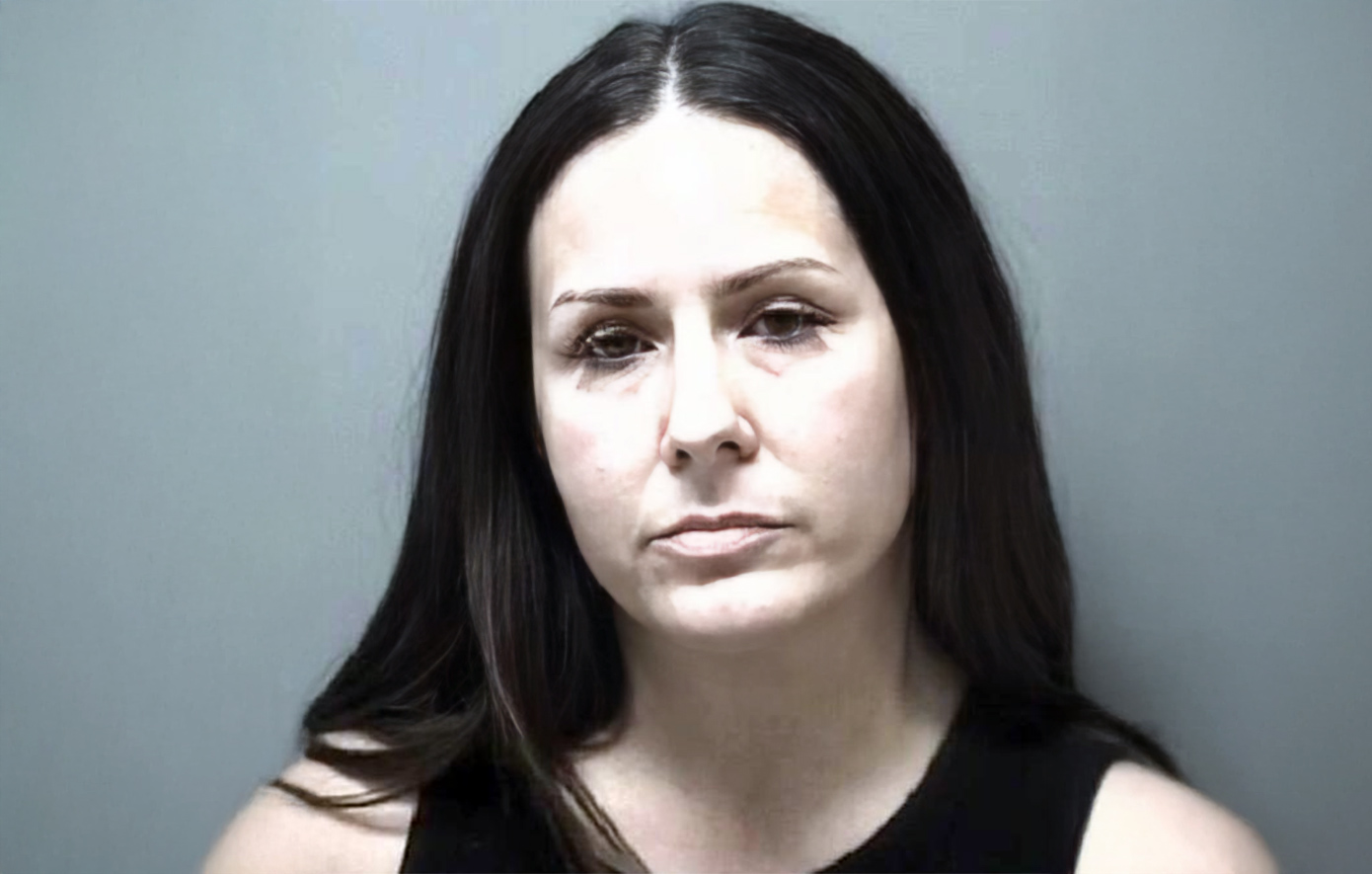 Μητέρα 43 ετών κατηγορείται ότι απέκτησε παιδί με τον 14χρονο συνοδό της κόρης της στον σχολικό χορό