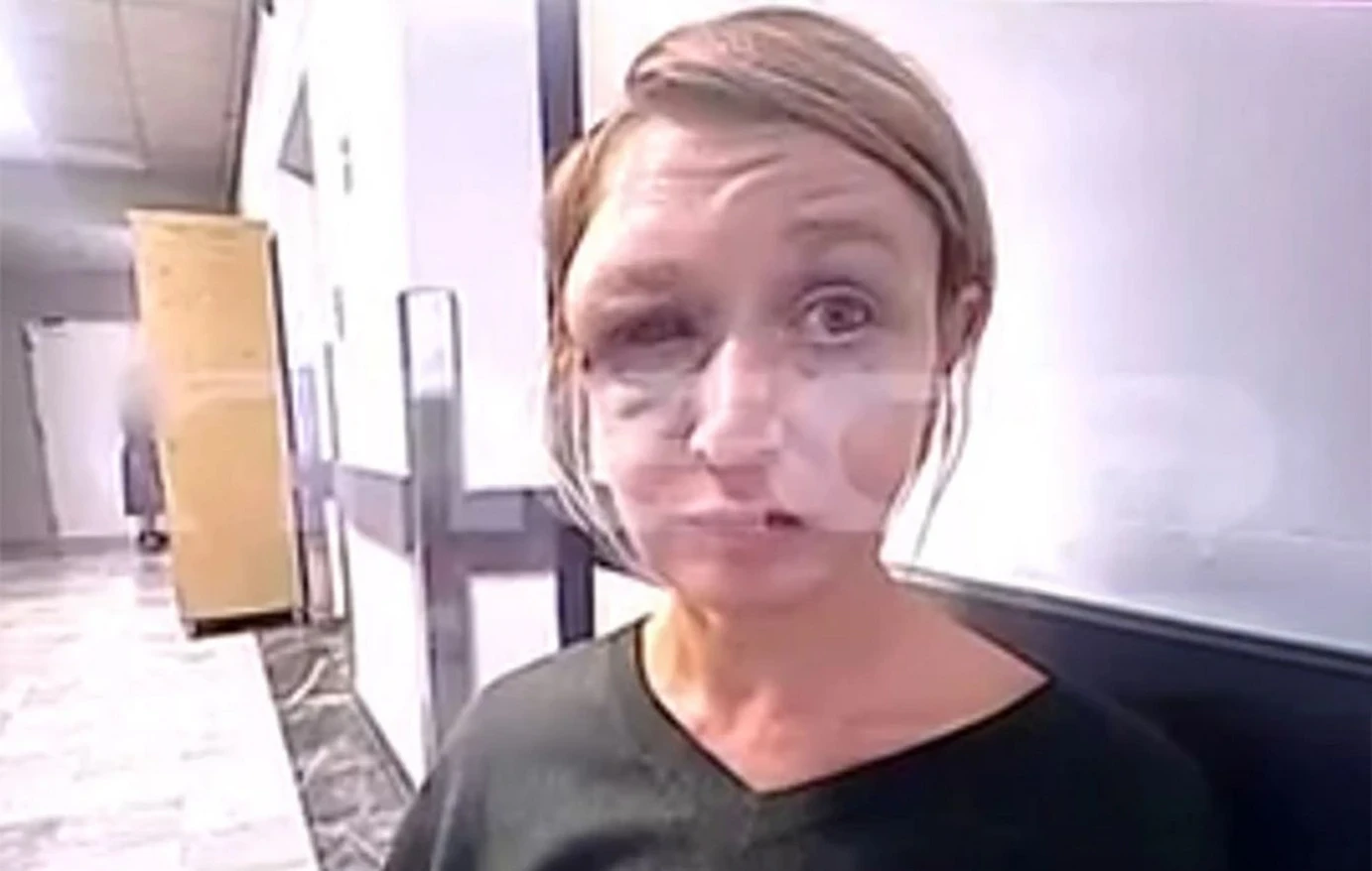 «Φοβάμαι για τη ζωή μου και την ασφάλεια των παιδιών μου», λέει η 40χρονη που ξυλοκοπήθηκε στο Κορωπί από τον σύντροφο της