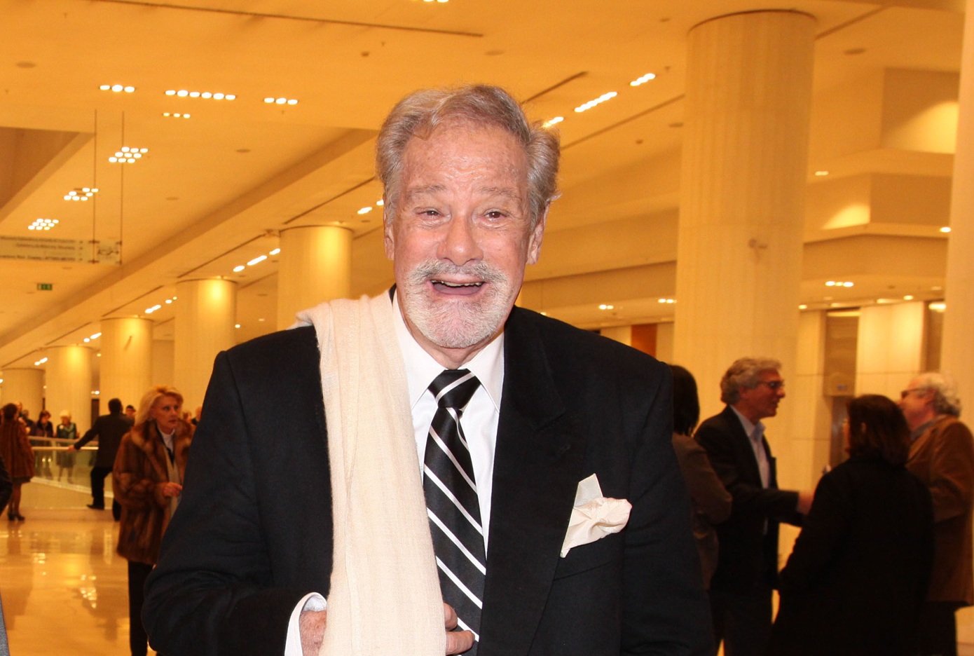 Πέθανε ο Ντίμης Κρίτσας, ο σχεδιαστής μόδας που έντυσε τις μεγαλύτερες σταρ της Ελλάδας και του Χόλιγουντ