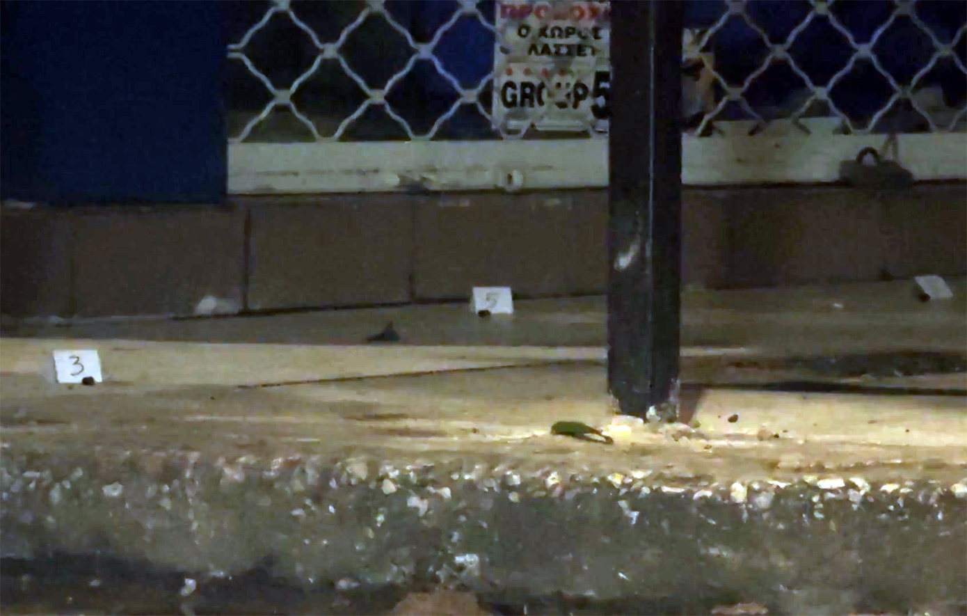 Έρευνες για τους πυροβολισμούς έξω από καφενείο στην Κυψέλη &#8211; Οι αστυνομικοί αναζητούνταν αποτυπώματα και γενετικό υλικό