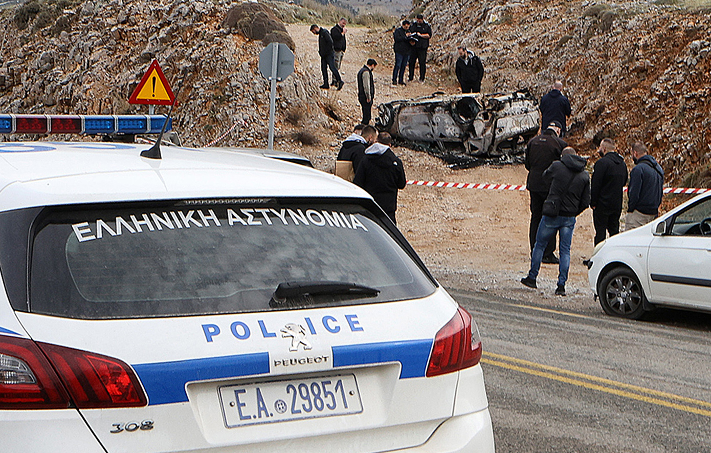 Μαφιόζικη εκτέλεση του Γιάννη Λάλα που είχε κατηγορηθεί και στη συνέχεια αθωωθεί για την δολοφονία του Γιώργου Καραϊβάζ Μαφιόζικη εκτέλεση του Γιάννη Λάλα που είχε κατηγορηθεί και στη συνέχεια αθωωθεί για την δολοφονία του Γιώργου Καραϊβάζ