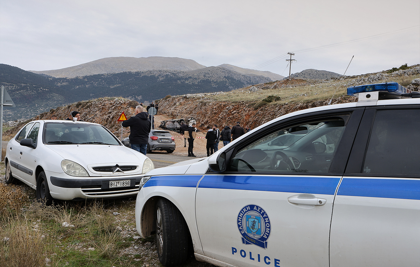 Μαφιόζικη εκτέλεση του Γιάννη Λάλα που είχε κατηγορηθεί και στη συνέχεια αθωωθεί για την δολοφονία του Γιώργου Καραϊβάζ Μαφιόζικη εκτέλεση του Γιάννη Λάλα που είχε κατηγορηθεί και στη συνέχεια αθωωθεί για την δολοφονία του Γιώργου Καραϊβάζ