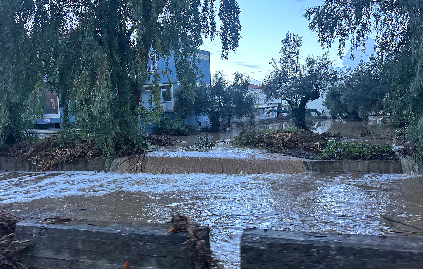 Καταστροφές σε επιχειρήσεις και σπίτια στην Καλλονή από τις πλημμύρες Καταστροφές σε επιχειρήσεις και σπίτια στην Καλλονή από τις πλημμύρες