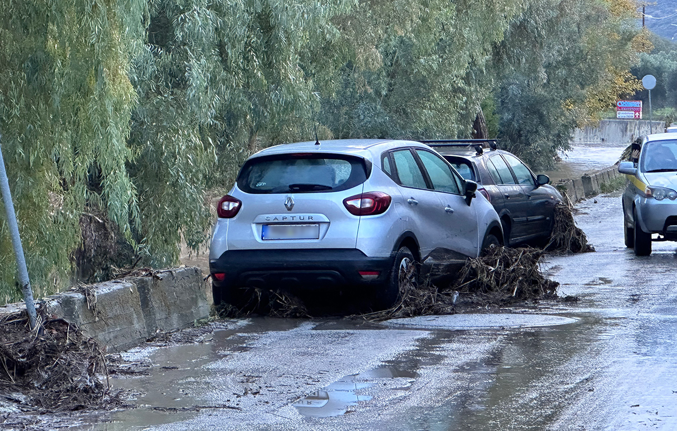 Καταστροφές σε επιχειρήσεις και σπίτια στην Καλλονή από τις πλημμύρες Καταστροφές σε επιχειρήσεις και σπίτια στην Καλλονή από τις πλημμύρες
