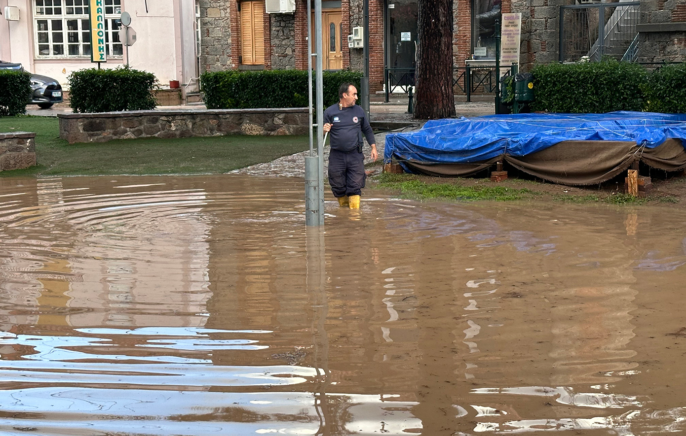 Καταστροφές σε επιχειρήσεις και σπίτια στη Λέσβο από τις πλημμύρες &#8211; Δείτε φωτογραφίες από το πέρασμα της κακοκαιρίας