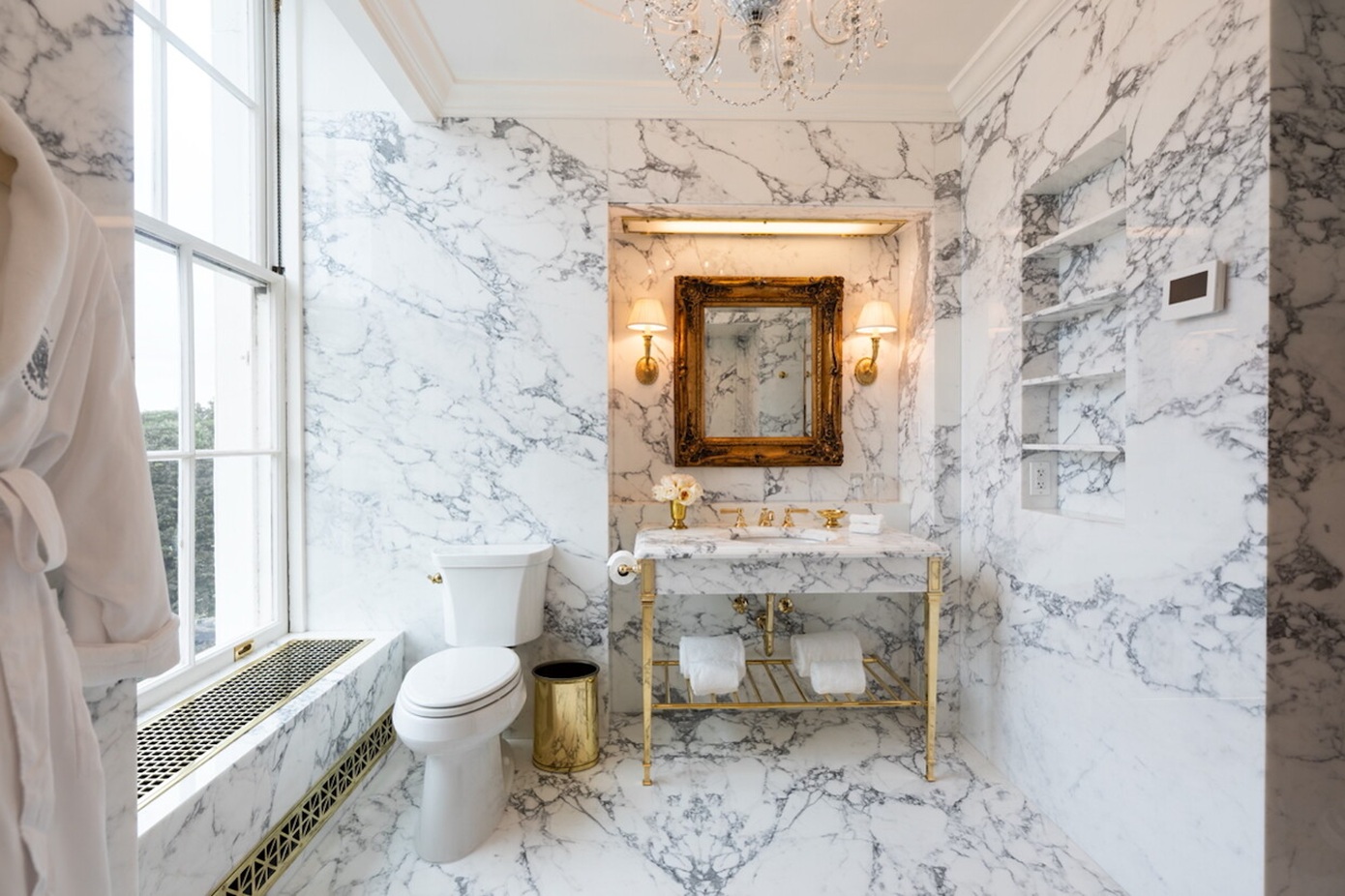 Ο Τραμπ έδωσε νέα «λάμψη» στο μπάνιο του υπνοδωματίου Λίνκολν στον Λευκό Οικό