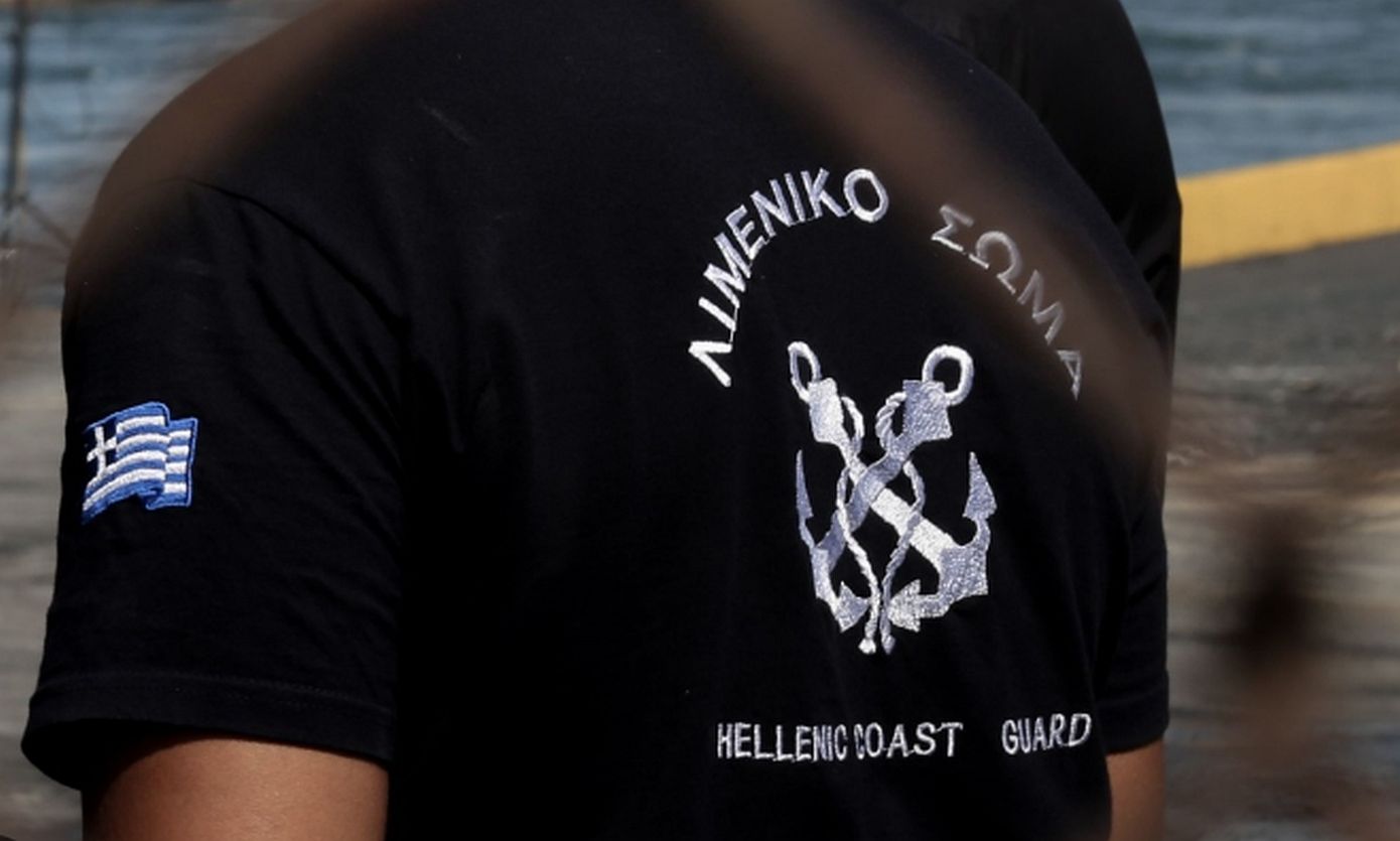 Ο λιμενικός που είχε συλληφθεί για ασέλγεια σε βάρος ανήλικων είχε πάρει «μίζα» 5.000 ευρώ για να μην κάνει ελέγχο σε πλοίο