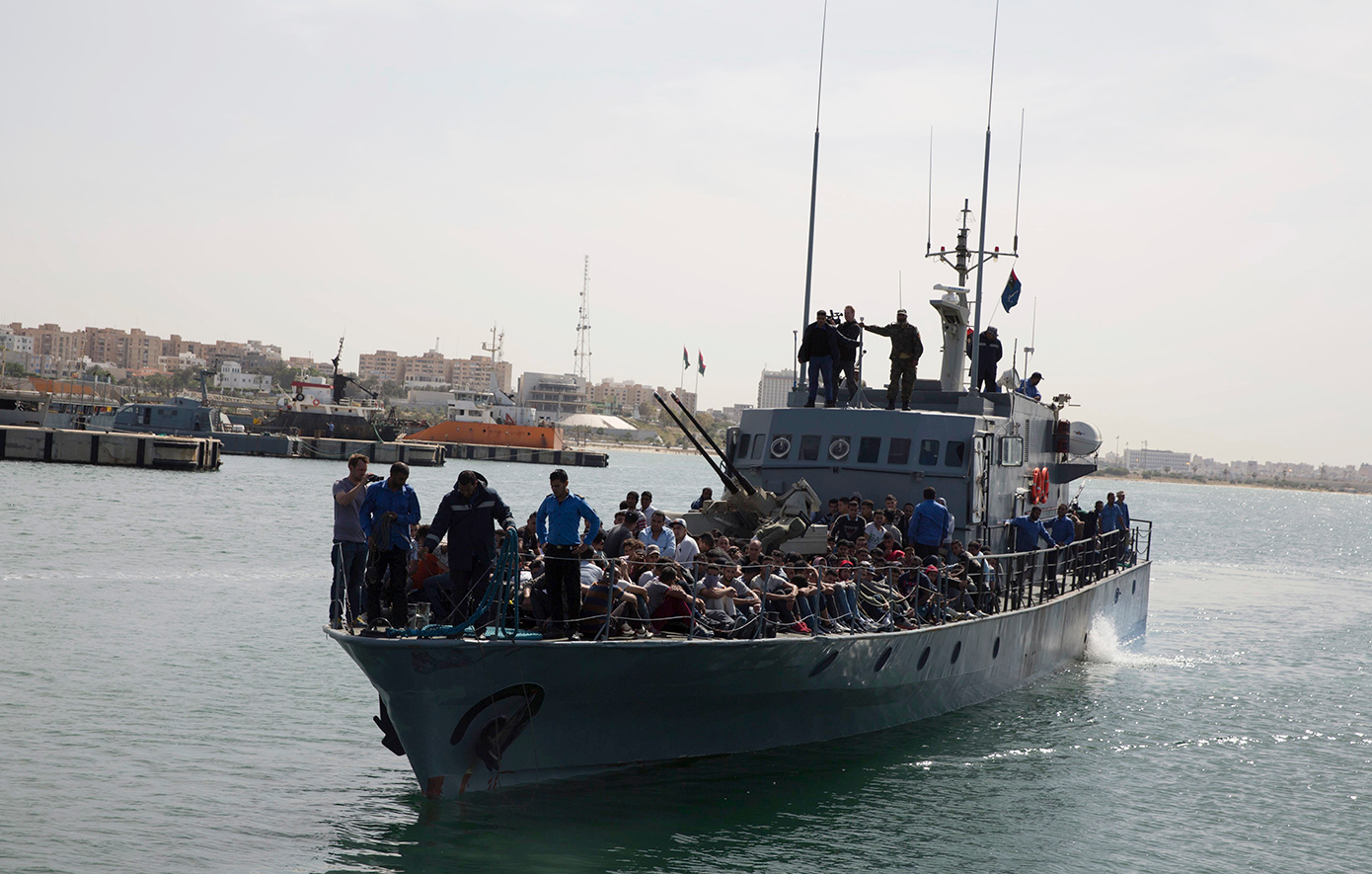 Νεκροί θεωρούνται 42 άνθρωποι μετά από ναυάγιο πλοιαρίου που μετέφερε μετανάστες στα ανοικτά της Λιβύης