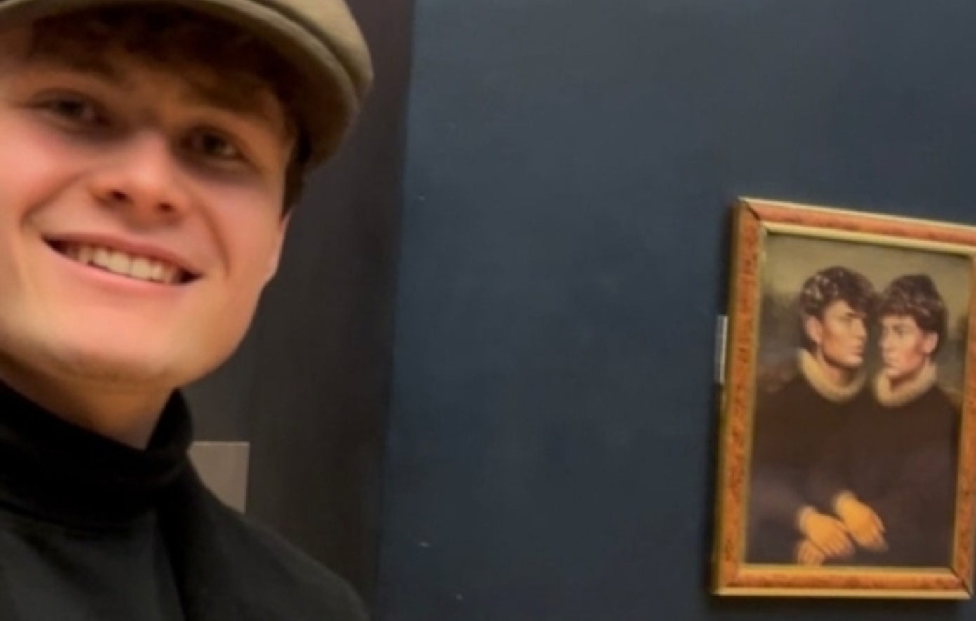 Βέλγοι TikTokers κρέμασαν το πορτρέτο τους στο Μουσείο του Λούβρου και αποκάλυψαν νέο κενό στην ασφάλεια