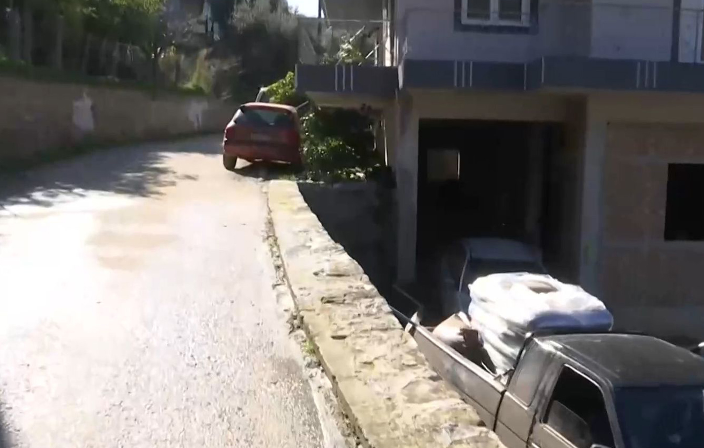 Τι κατέθεσε ο 25χρονος για το δυστύχημα με τον 3χρονο στην Αχαΐα &#8211; «Χτύπησε σε μπαλκόνι, ζαλίστηκε και έπεσε με τον μικρό στην αγκαλιά του»