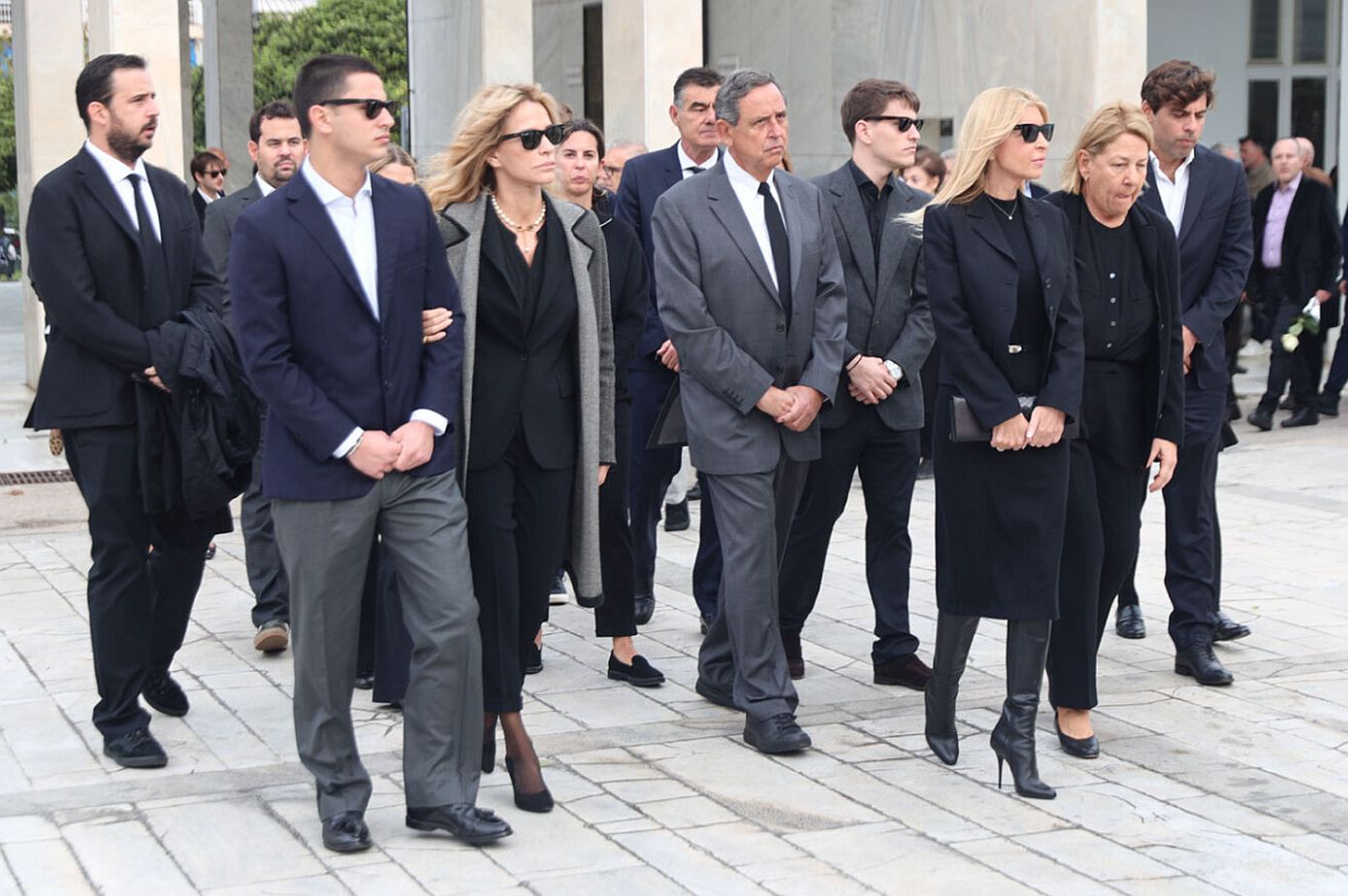 Φίλοι και συγγενείς αποχαιρέτησαν τον Πάνο Μαρινόπουλο στο Α&#8217; Νεκροταφείο Αθηνών &#8211; Δείτε φωτογραφίες