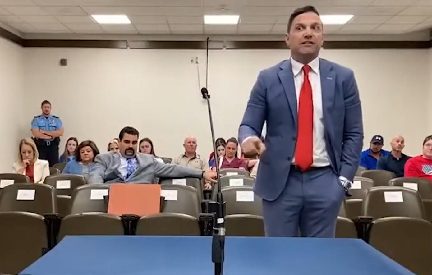 Σχολείο απέβαλε 13χρονη, η οποία χτύπησε συμμαθητή της που φέρεται να μοιράστηκε ΑΙ γυμνές φωτογραφίες της