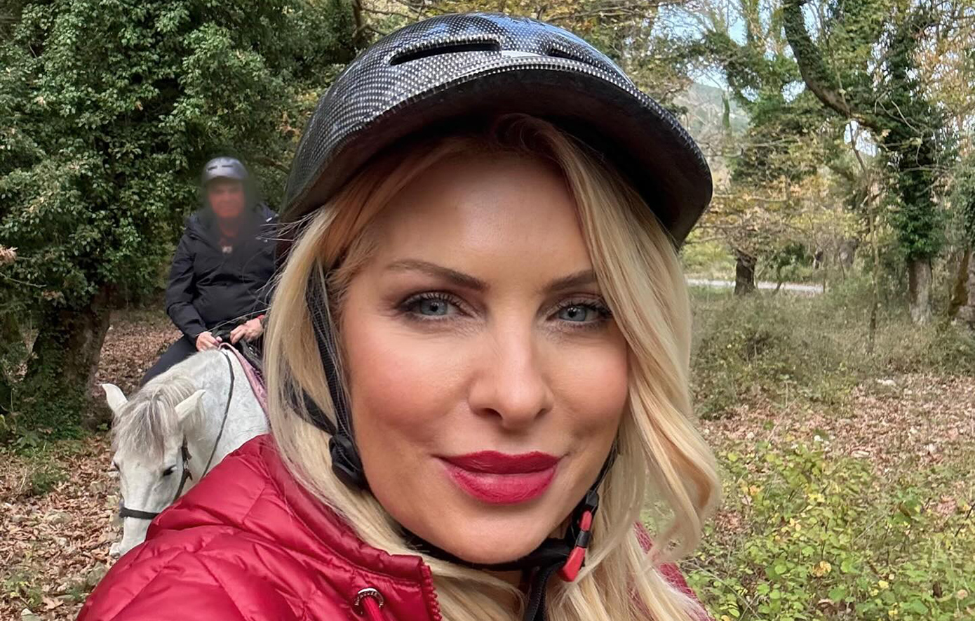 Ελένη Μενεγάκη: Με τη 10χρονη κόρη της, Μαρίνα, για ιππασία στην Ήπειρο &#8211; Δείτε φωτογραφίες