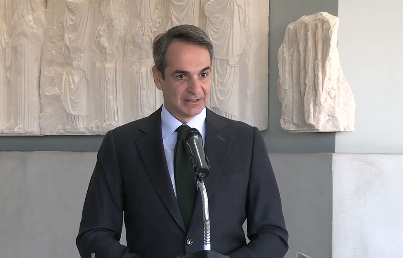 Στο Λονδίνο ο πρωθυπουργός &#8211; Πού βρισκόμαστε με τις διαπραγματεύσεις για την επιστροφή των Μαρμάρων του Παρθενώνα