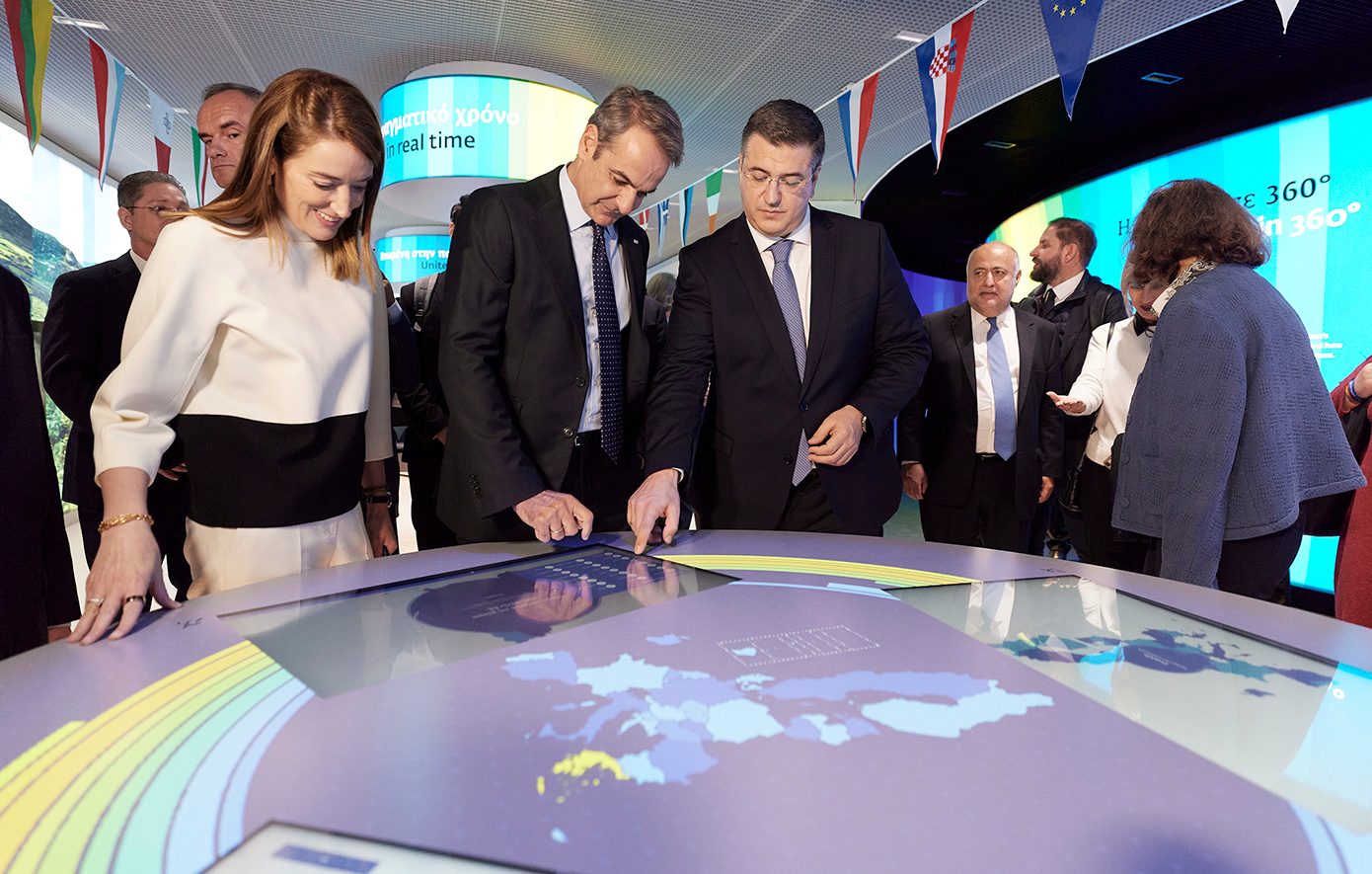 Μητσοτάκης, Μέτσολα, Τζιτζικώστας στα εγκαίνια του κέντρου Europa Experience, στο Αρσάκειο Μέγαρο