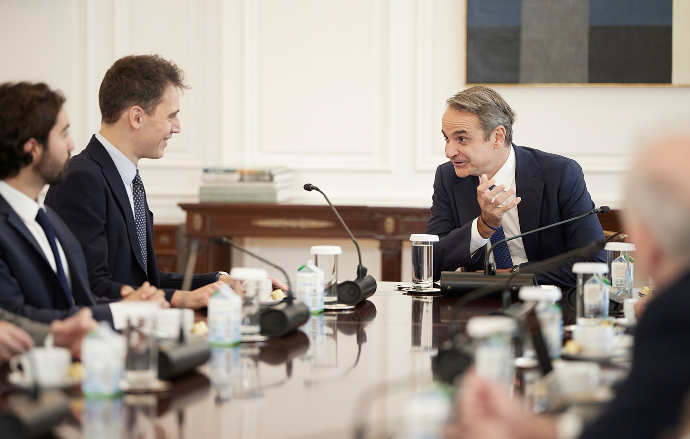 Συνάντηση Μητσοτάκη με τον διευθύνοντα σύμβουλο της Mistral AI, Arthur Mensch &#8211; Συνεργασία για την τεχνητή νοημοσύνη